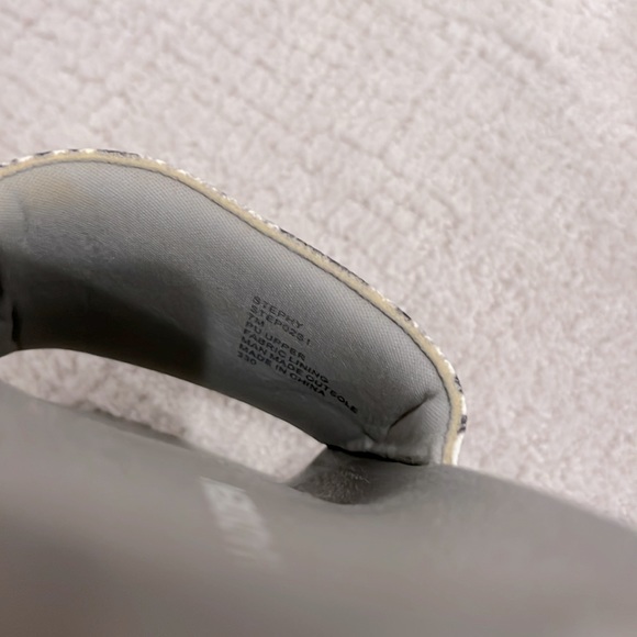 Steve Madden Snake Skin Pool slides size 7 - Picture 5 of 5